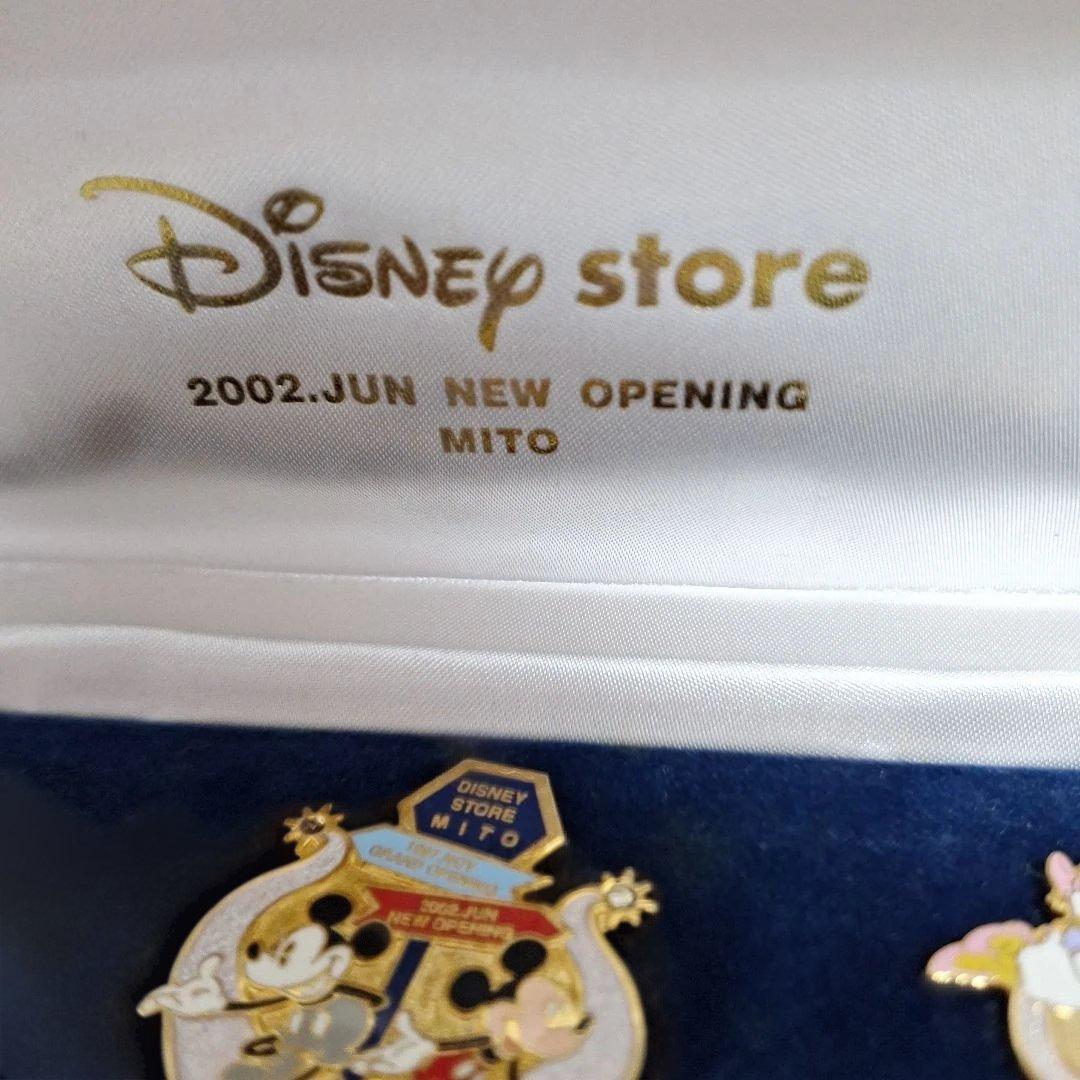 レア　ディズニーストア限定　オープン記念ピンバッジ