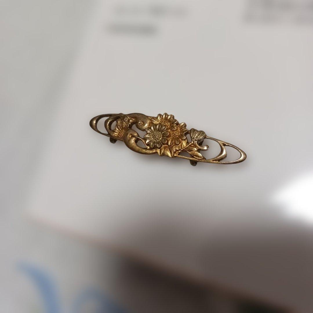 波紋と勾玉(波紋音と真琴？)と菊　帯留　金工　アンティーク