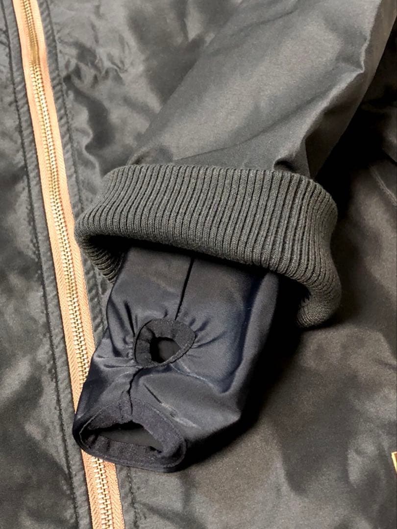 SCAPE スノボーウエアー　フード付き　黒