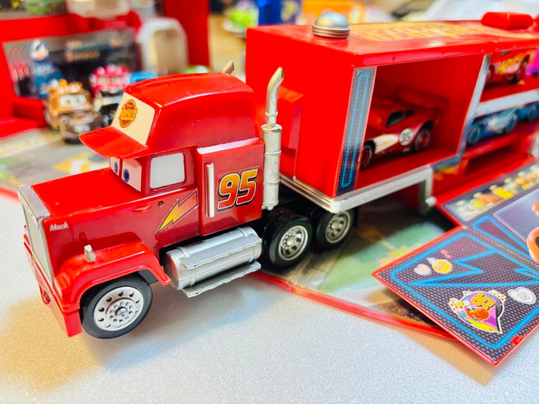 【廃盤希少商品‼︎】カーズ•トミカ19台/収納バッグ/トレーラーマックセットです☆