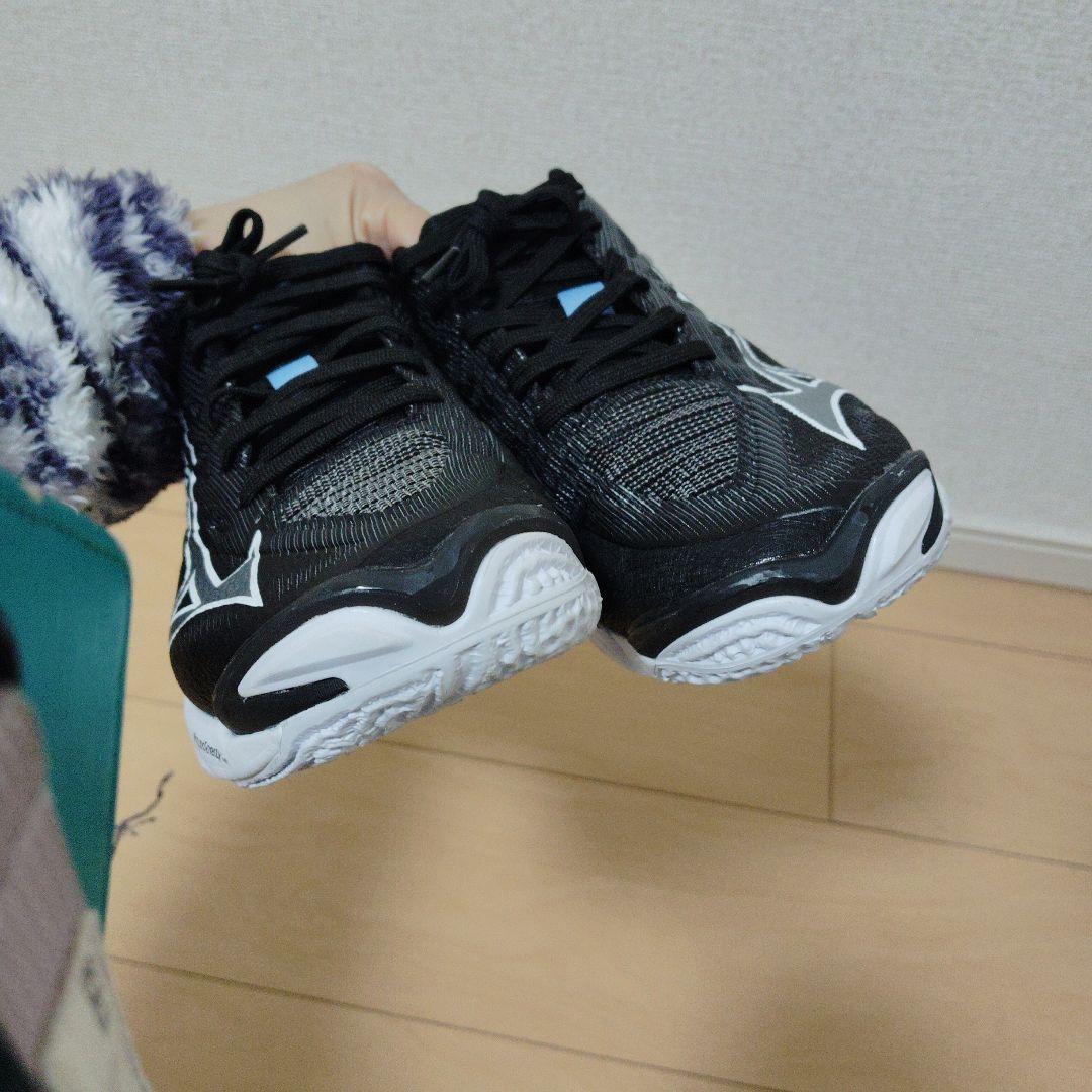 最新　バレーボールシューズ 24cm ウェーブライトニングエリート