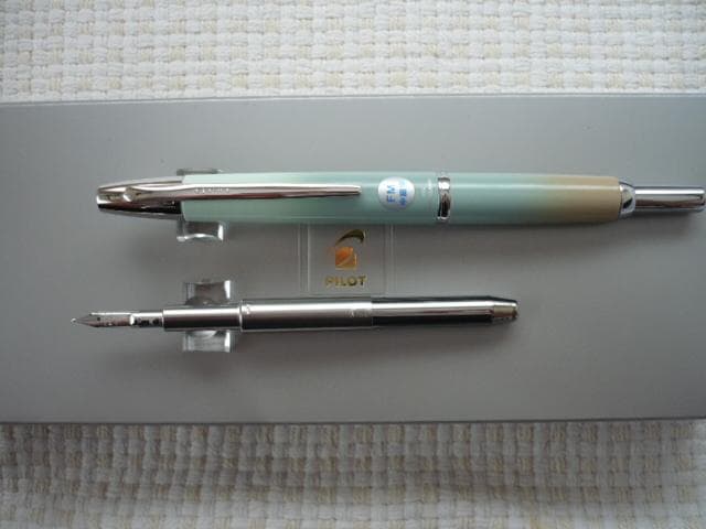 新品ナガサワ 東川崎ハーバーミントシルバー キャップレスデシモ 万年筆パイロット