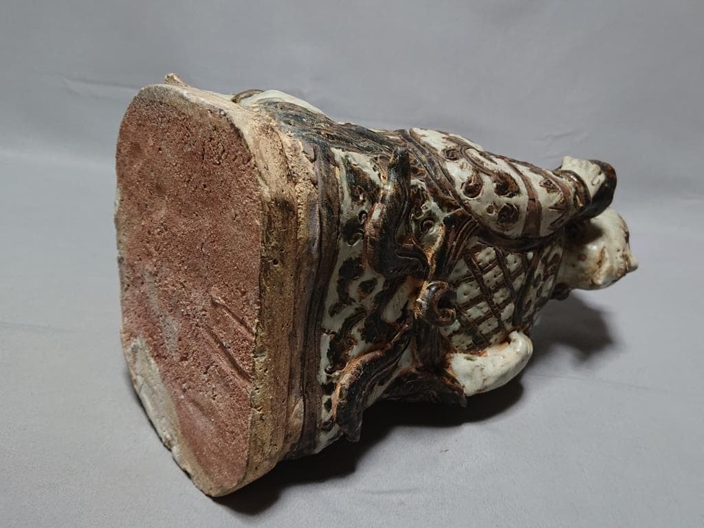 コレクター収集　タイ　スワンカローク白濁渇釉　策士像　15～16世紀