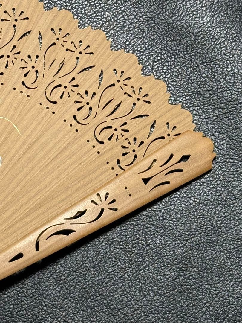 扇子　18.0cm 白檀　宮脇賣扇庵　透かし彫り　繊細　細工　工芸　着物　和装