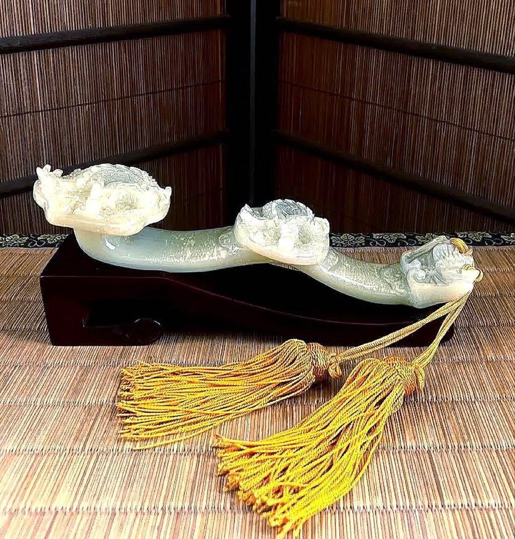 古翡翠 緑砡石 龍蝙蝠刻 如意 台座付き