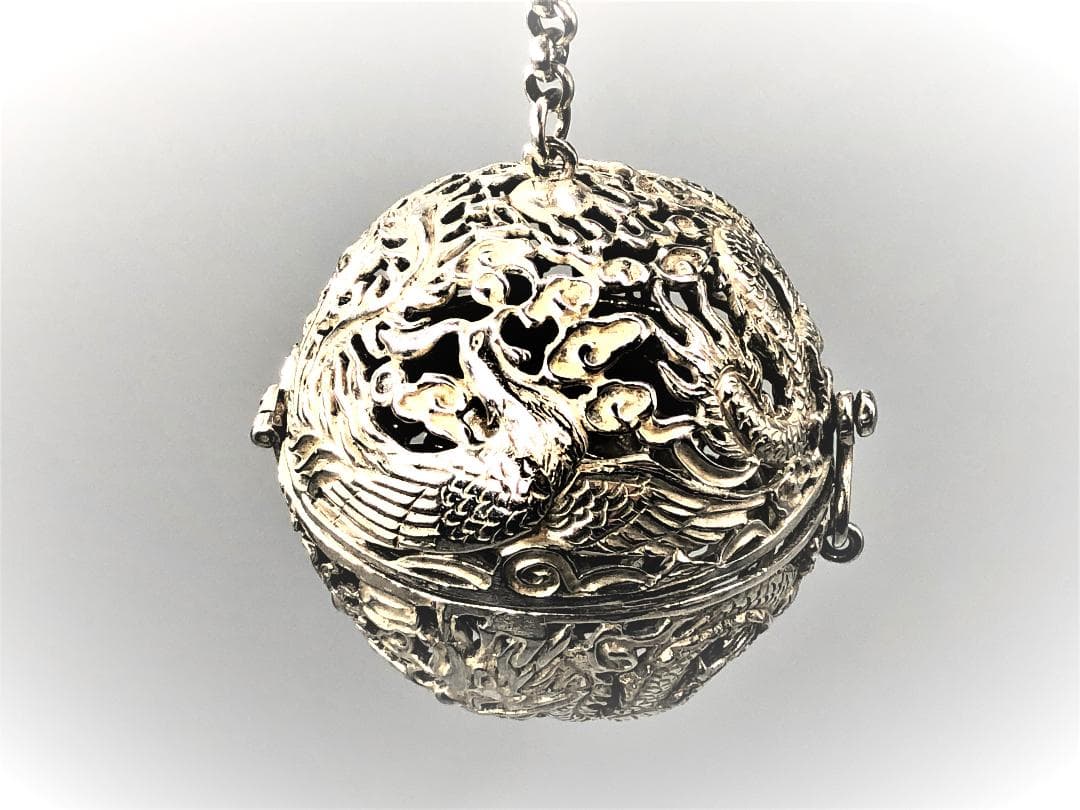 【 本銀彫金薫香球 龍鳳凰透し 】　中華古玩　倣唐代薫香球