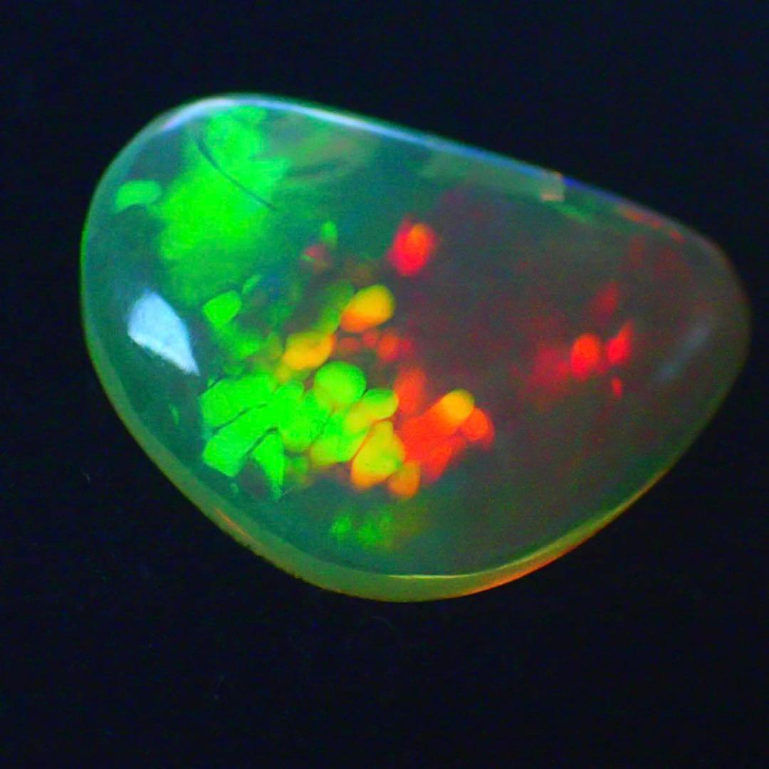 天然ハニカムオパール　特大9.252ct サイズ20.5-14.4-5.3mm