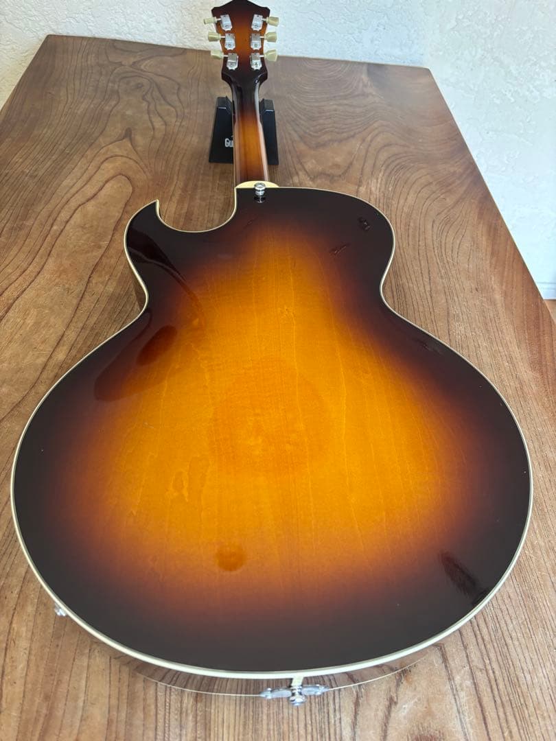 Eastman AR-175CE Sunburst ハードケース付属