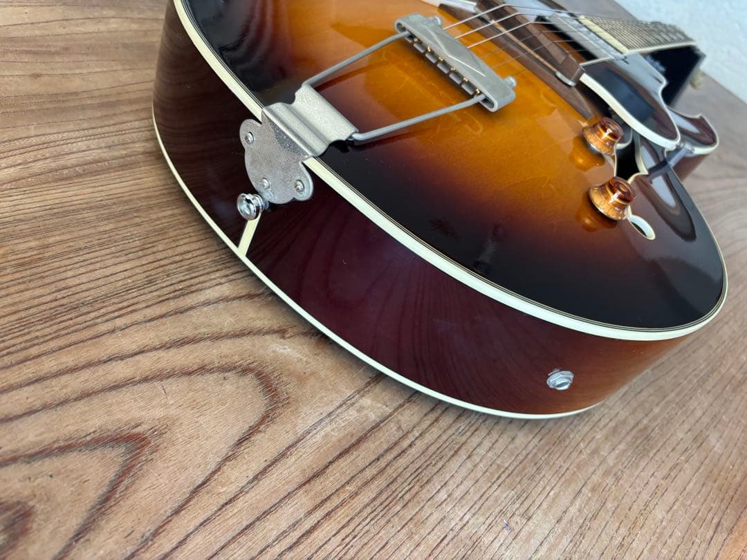 Eastman AR-175CE Sunburst ハードケース付属