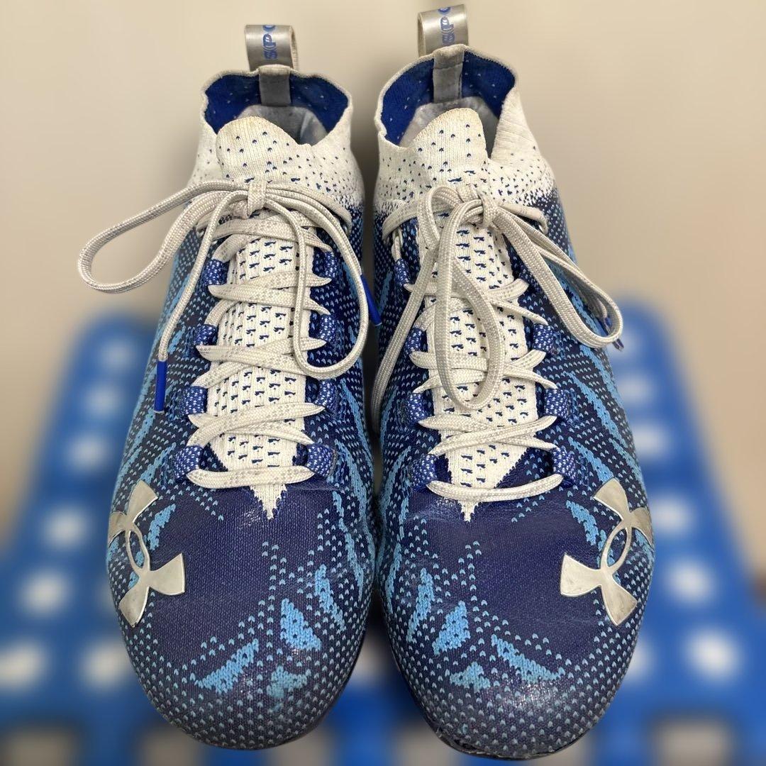 UA“SPOTLIGHT LUX MC“ホワイト/カロライナブルー 26㌢