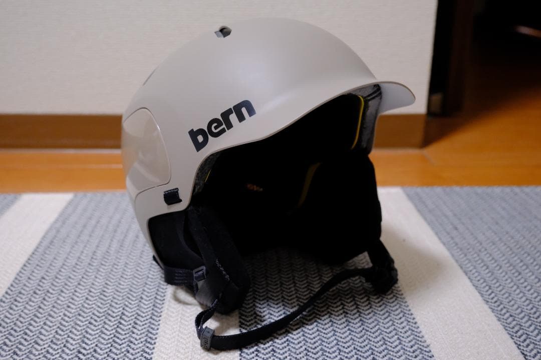 【状態良好】bern ヘルメット グレー　Mサイズ　スノーボード用