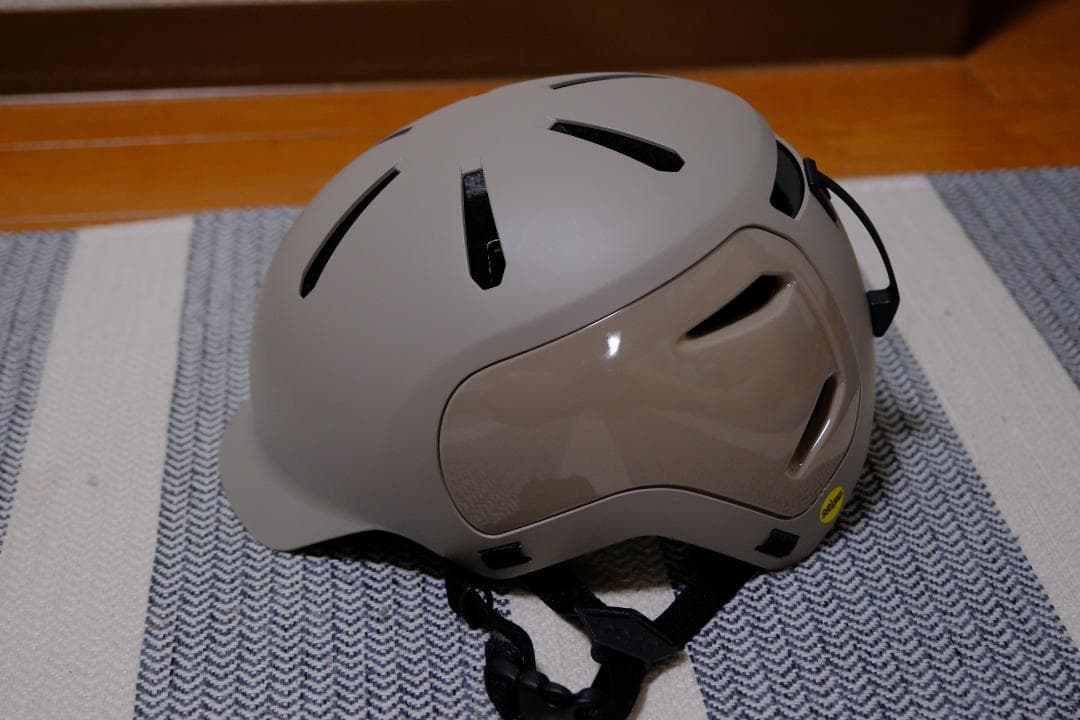 【状態良好】bern ヘルメット グレー　Mサイズ　スノーボード用