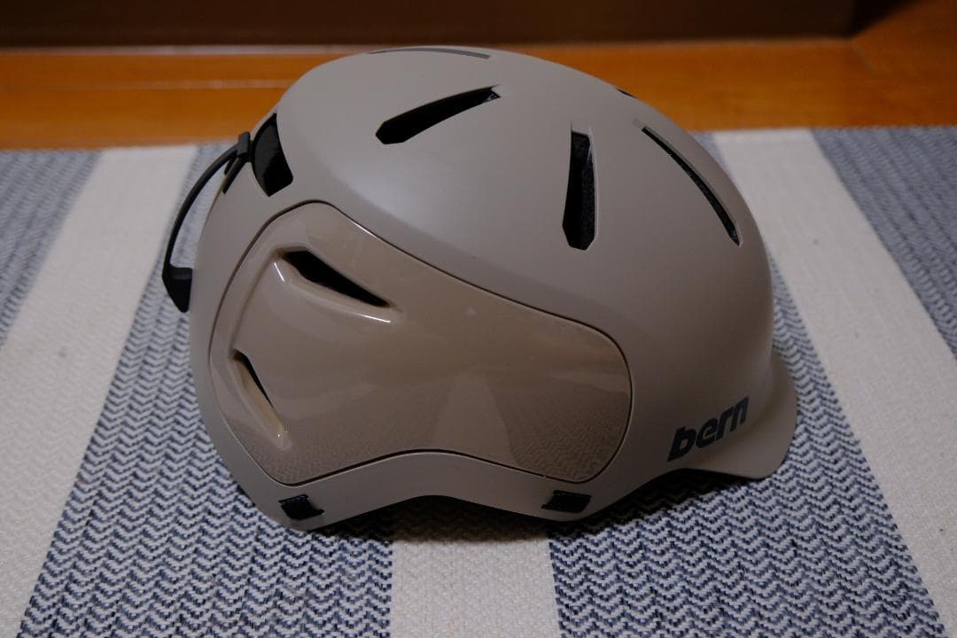 【状態良好】bern ヘルメット グレー　Mサイズ　スノーボード用