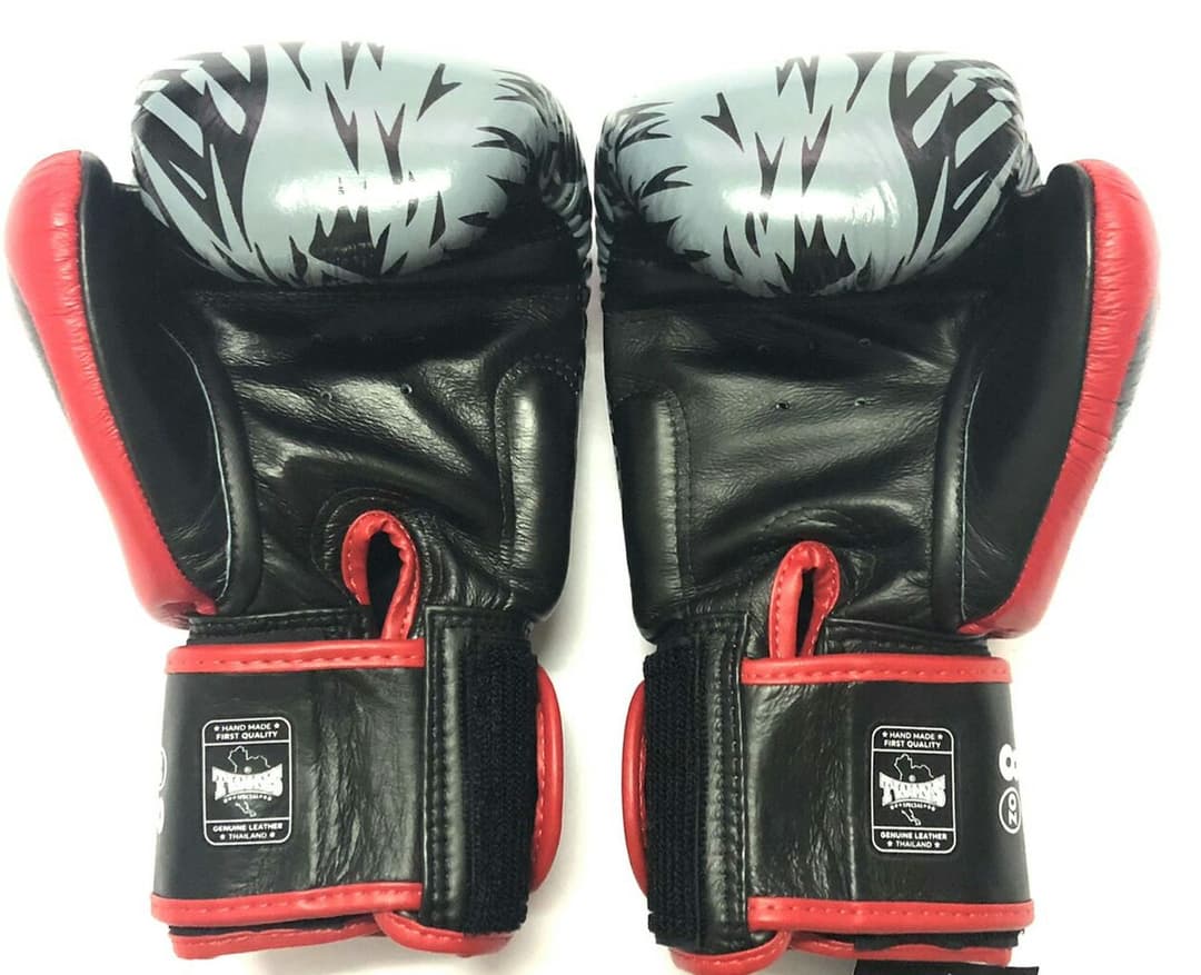 新品 正規 TWINS 本格ボクシンググローブ 黒赤熊 /ムエタイ/本革製
