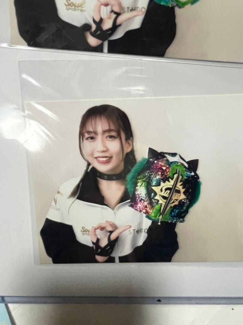 スターダム上谷沙也選手 クイーンズクエスト時代オーバーマスク 直筆サイン生写真