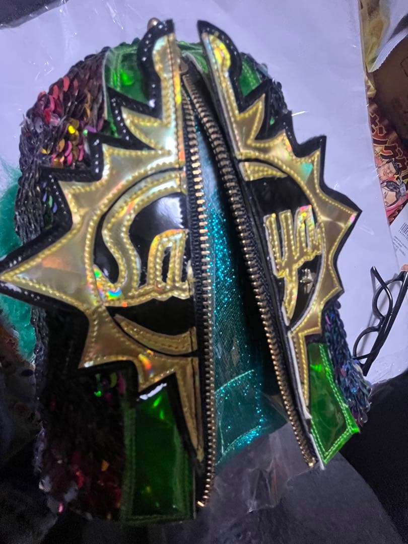 スターダム上谷沙也選手 クイーンズクエスト時代オーバーマスク 直筆サイン生写真