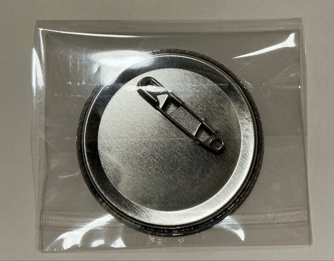 終ヴィル　アドルフ　キラキラ　缶バッジ　希少