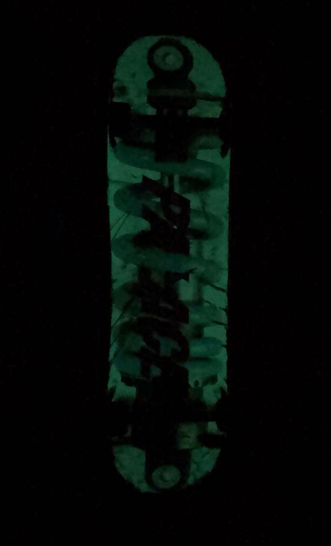 光るデッキ！placeスケートボード　蓄光　スピットファイヤー　サンダートラック