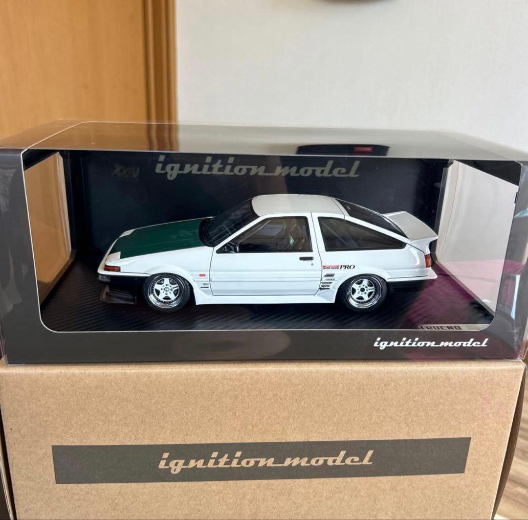 イグニッションモデル　1/18スケール AE86 土屋圭市