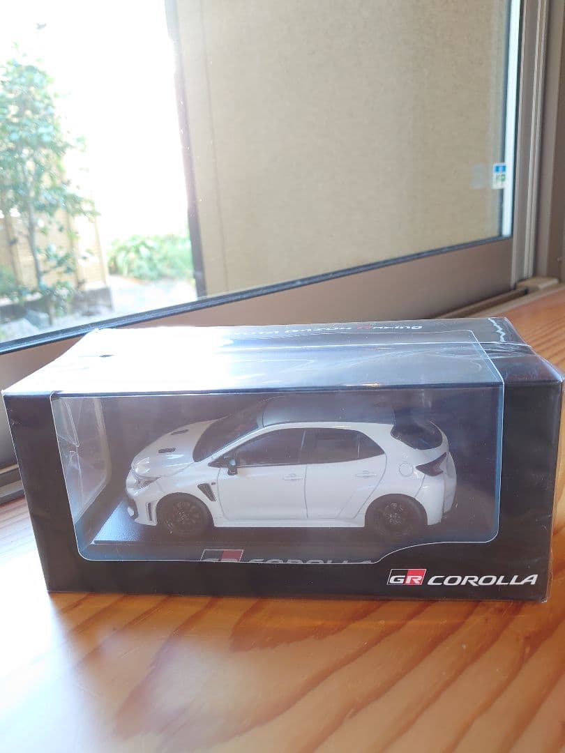 【SALE】トヨタ　GRカローラ　カラーサンプル　プラチナホワイトパールマイカ