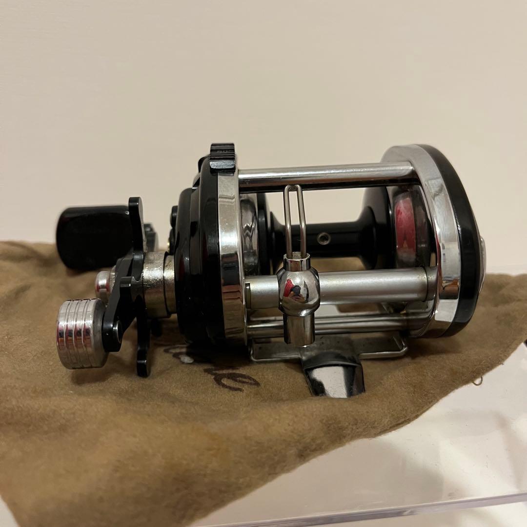 ダイワ ミリオネア 2500C オールド　ベイト　リール