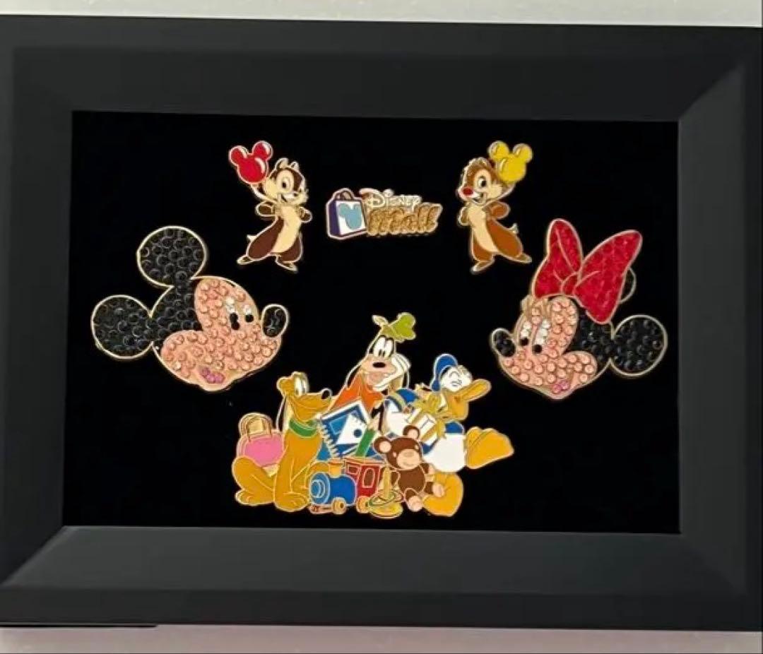 Disney store 1st ANNIVERSARY ピンバッジセット