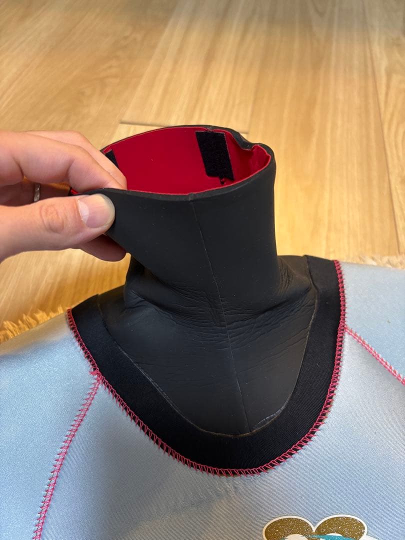 ウェットスーツ、ドライスーツ、ケースの3点セット