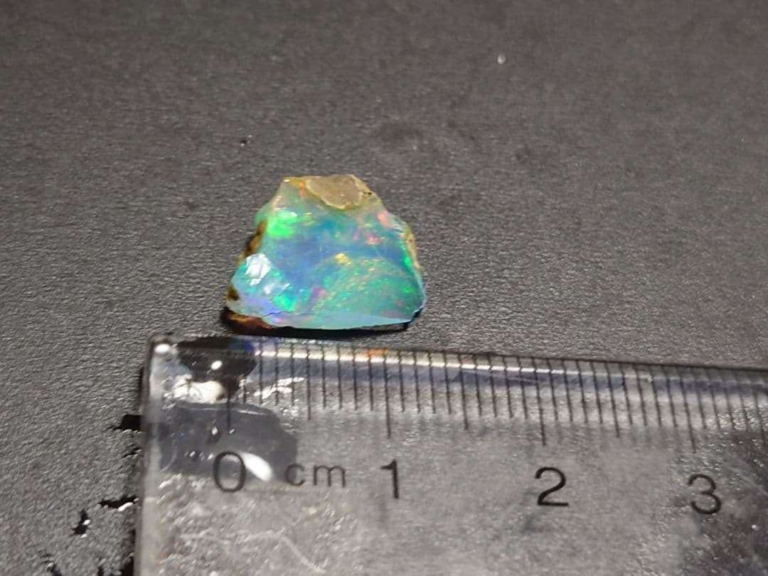 エチオピアウェロ産　チョークオパール　原石　鉱物標本　虹