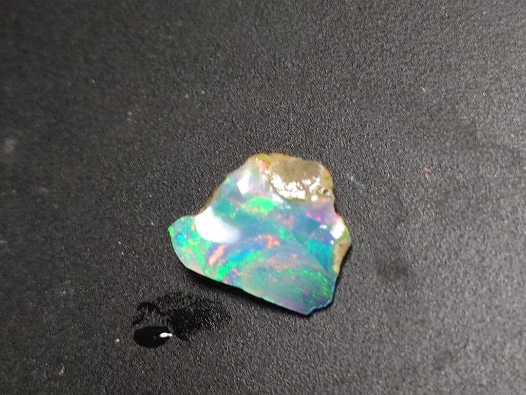 エチオピアウェロ産　チョークオパール　原石　鉱物標本　虹