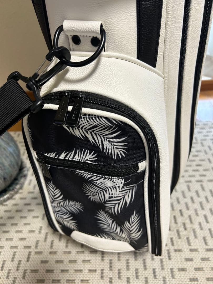 アディダスゴルフ キャディバッグ スタンド式 8.5型 4分割