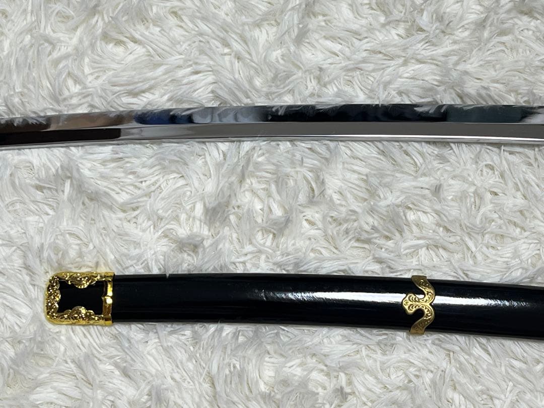 模造刀　日本刀　太刀　居合刀　金色と緑色の装飾