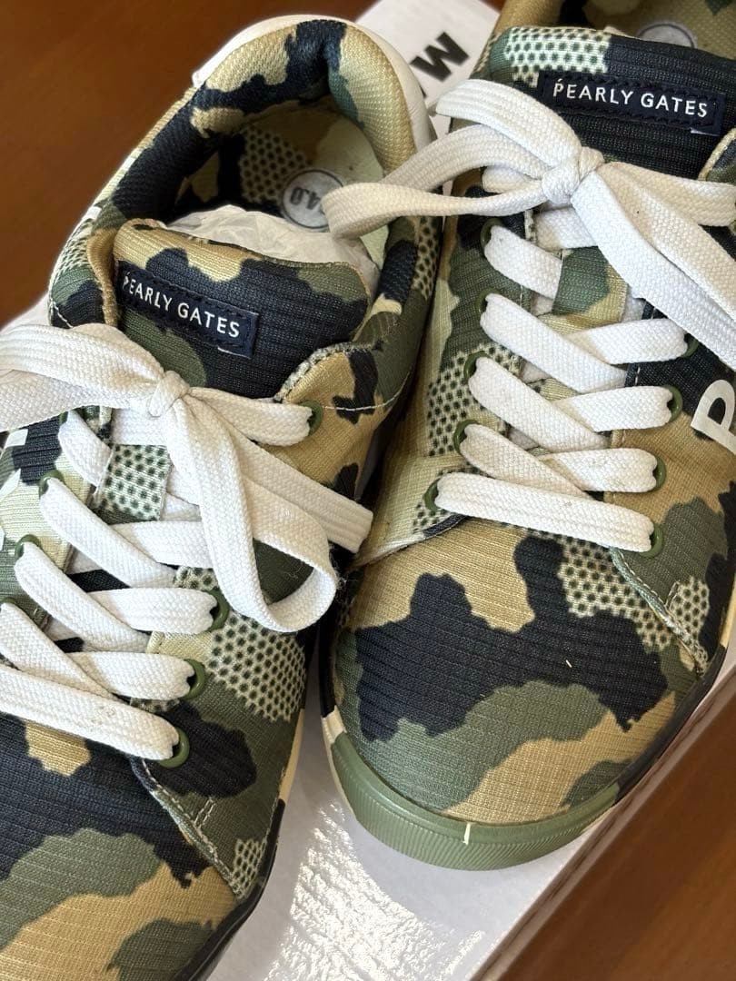 【美品】派手そうで質素パーリーゲイツゴルフシューズ 24 ロゴ 迷彩 レディース