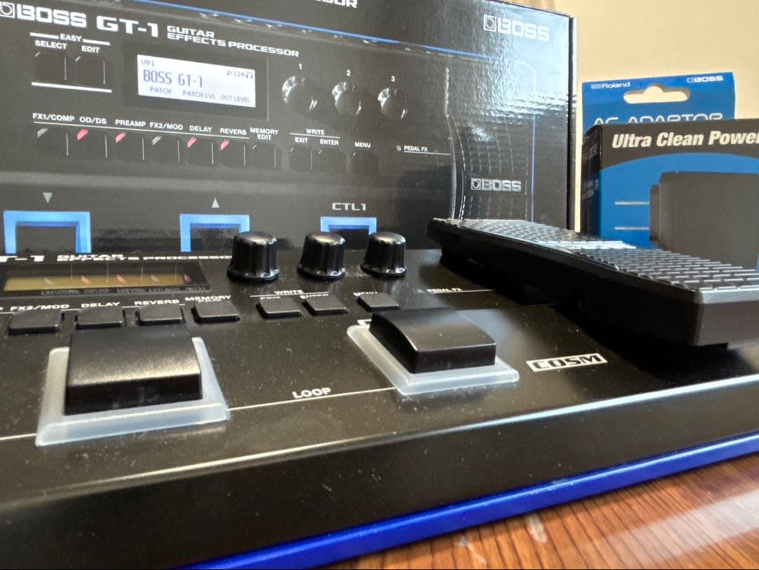 BOSS GT-1 ギターエフェクター 本体とACアダプター