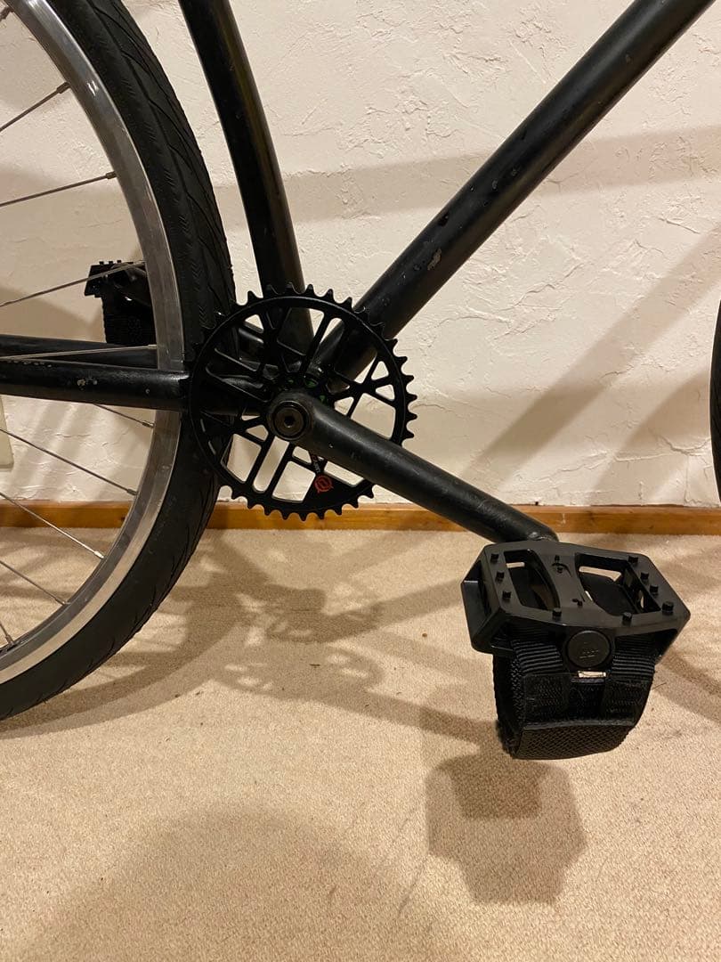 【送料込み】700c ボムトラックDIVIDEピストダーカスワン トリ車fgfs