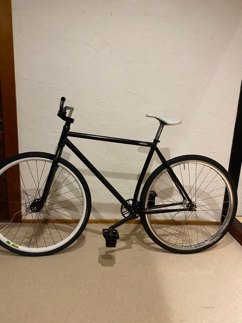 【送料込み】700c ボムトラックDIVIDEピストダーカスワン トリ車fgfs