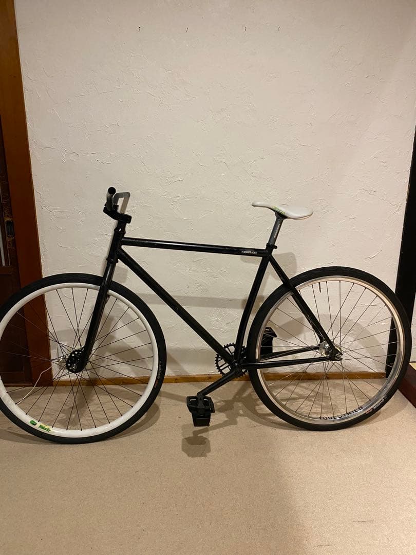 【送料込み】700c ボムトラックDIVIDEピストダーカスワン トリ車fgfs