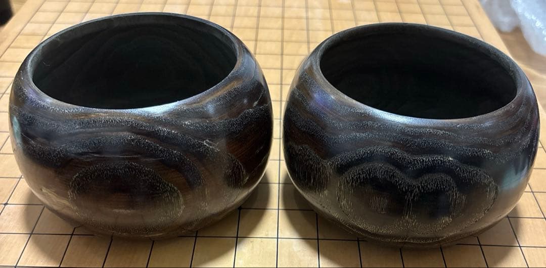 新品 百貨店購入品　囲碁セット【碁盤 ヘソ付き 脚付 碁石 蛤 那智黒 22号】