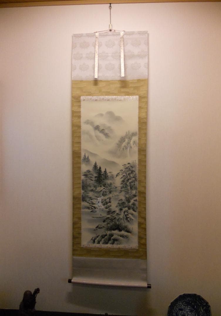 掛け軸 西尾竹山 水墨山水 絹本 希少 軸装 茶道具 掛軸 美品 です。