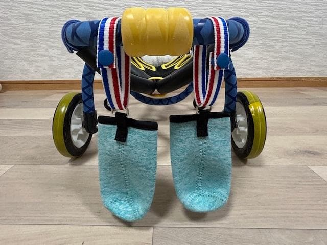 犬用車椅子、ミニュチアダックス用車椅子4輪車、犬の車椅子