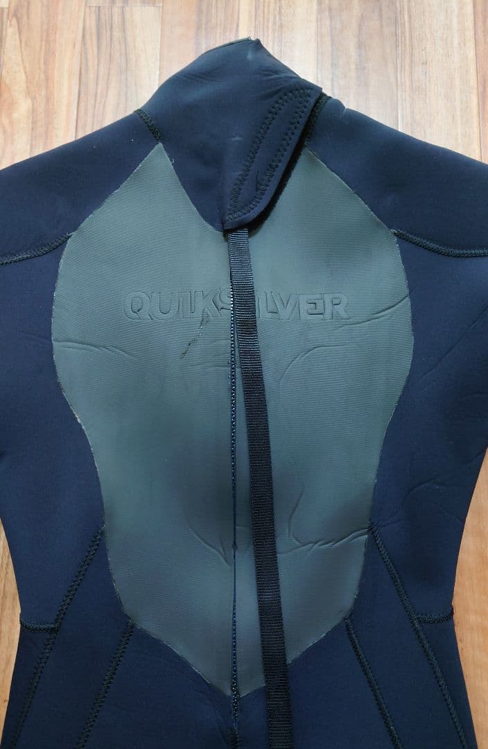 Quiksilver ブラック フルスーツ　4✕3ミリ
