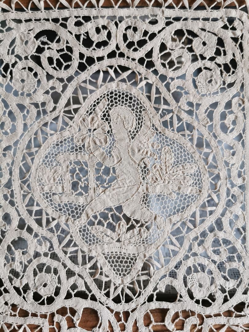 アンティークイタリア カントゥーレース 花を運ぶ草原のエンジェル トレイクロス