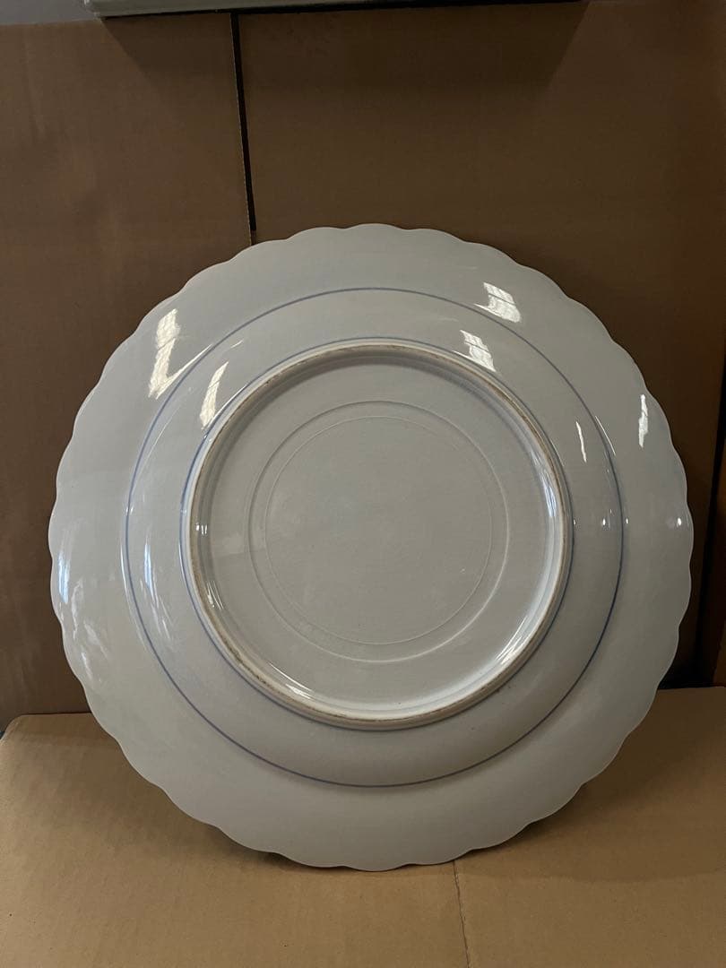 青い花柄の陶器皿