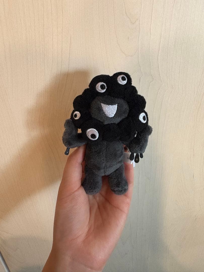 黒ミャクミャク　キーホルダー　立ち