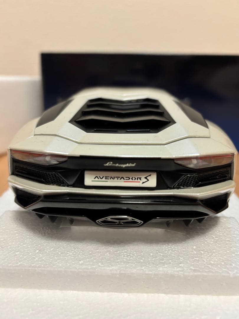 A UTOART Lamborghini Aventador S 1/18