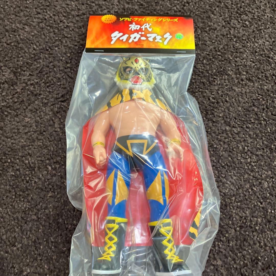 メディコム・トイ　初代タイガーマスク（初期ゴールド版）　ソフビ　新品未開封品