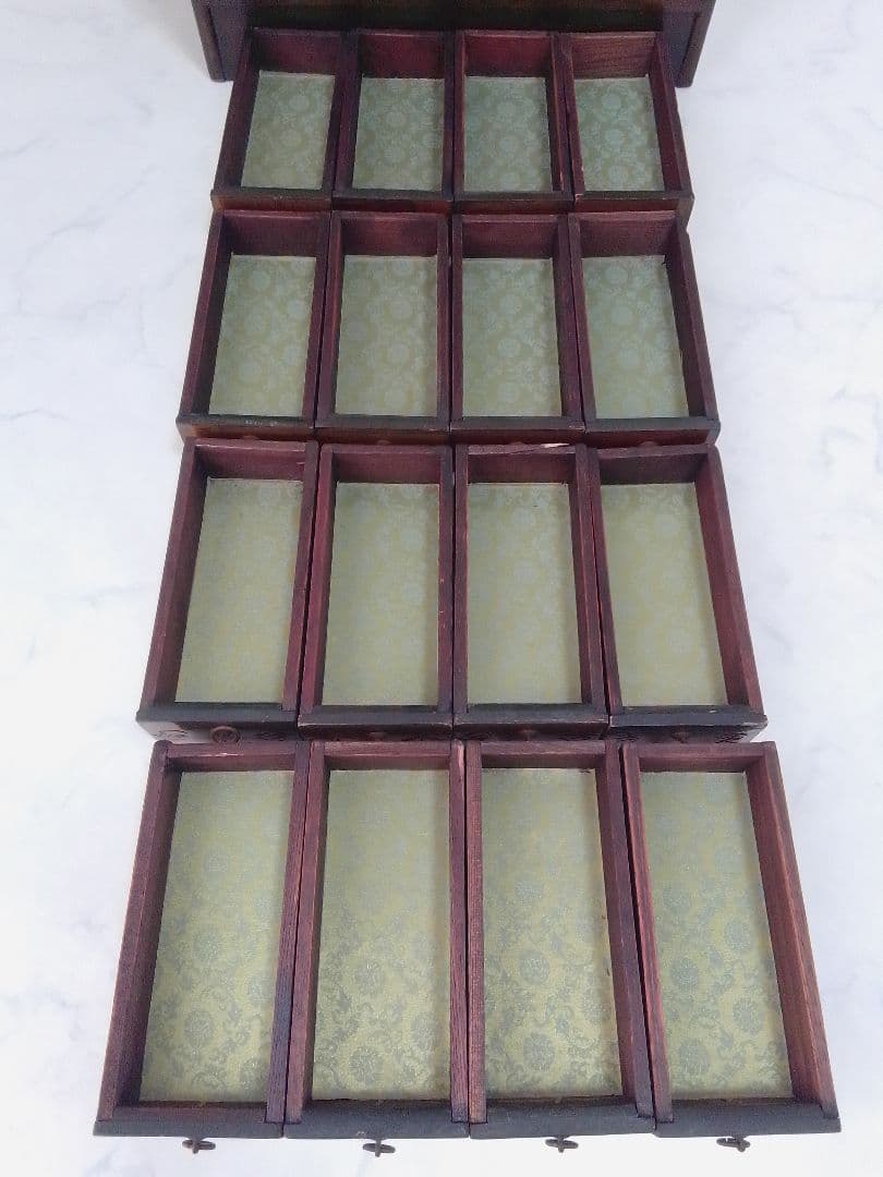 薬箪笥 ヤクジャン 李朝家具 アンティーク 木製 小物入れ 16杯 観音開き