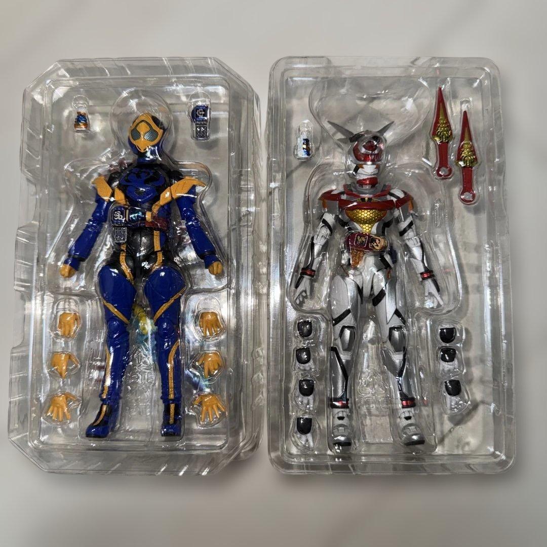 仮面ライダーリバイス　SHFiguarts　まとめ売り
