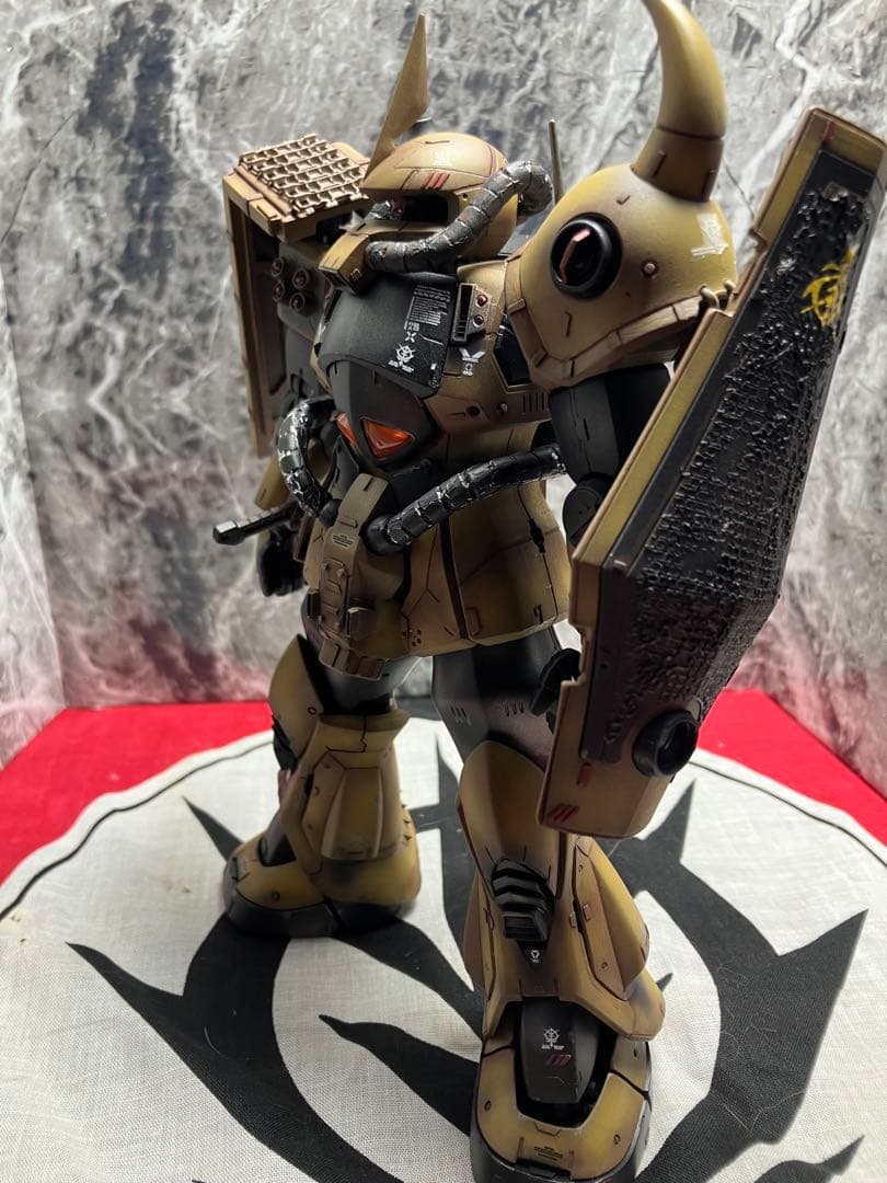 ガンプラ MG グフ　砂漠仕様　完成品