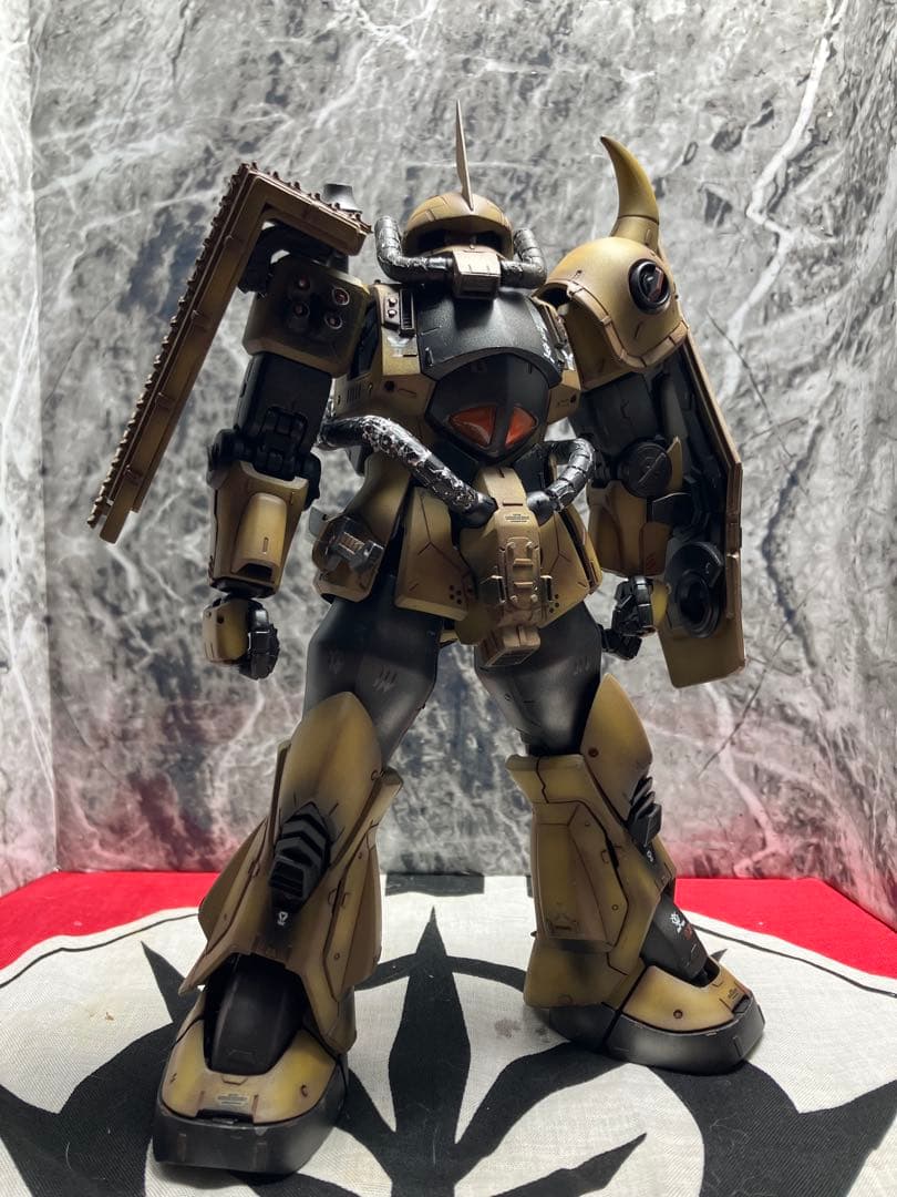 ガンプラ MG グフ　砂漠仕様　完成品