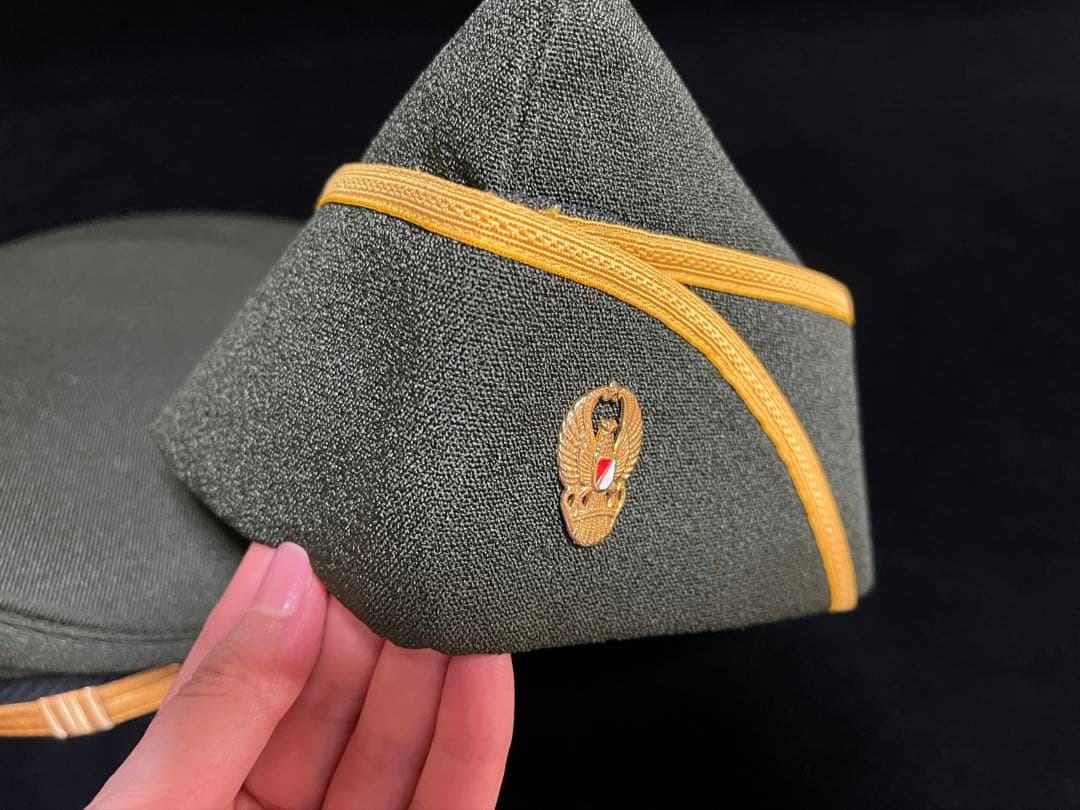 インドネシア国軍　陸軍の帽子2種とベルト　TNI